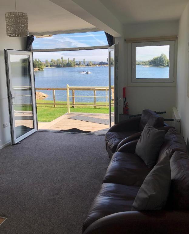 צ'יצ'סטר Lake View Lodge מראה חיצוני תמונה